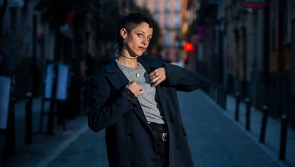 Travis Birds posa en una calle del centro de Madrid, en enero de 2022.
