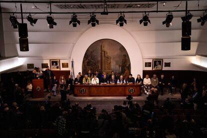 Dirigentes del sindicato CGT dan un conferencia de prensa en la sede del sindicato en el marco del paro nacional, este 9 de mayo.