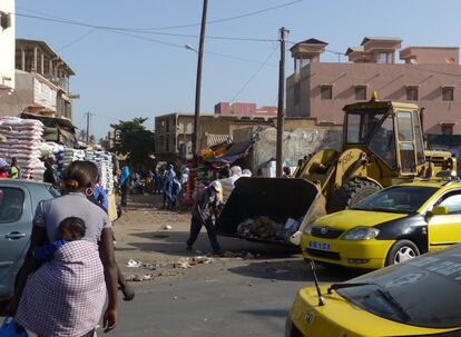 "A batalha é mais importante em Saint Louis do que em Dakar, ainda há mais margem de manobra para que uma solução efetiva possa ser executada; é uma cidade intermediária, mais importante na África, porque também é onde a população mais cresce com as migrações urbanas ", diz o arquiteto Thomas Mfomo.