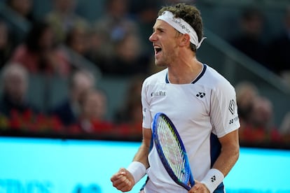 Casper Ruud celebra su triunfo en Madrid.