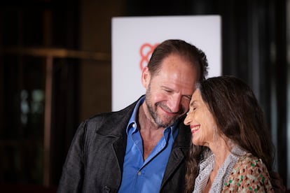 Ralph Fiennes with Ángela Molina in Barcelona on Friday.