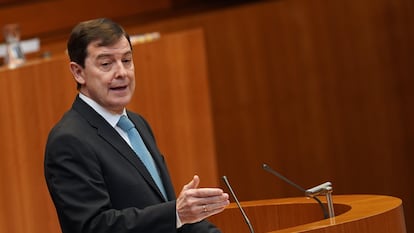 El presidente de la Junta de Castilla y León, Alfonso Fernández Mañueco, interviene en el Debate de Política General en Valladolid en marzo.