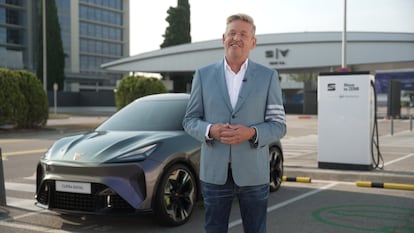El presidente de Seat y Cupra, Wayne Griffiths, ante un modelo Tavascan, en una imagen de archivo.
