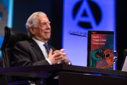 Mario Vargas Llosa en Casa de América en Madrid durante la presentación de su novela 'Tiempos Recios' en octubre de 2018.