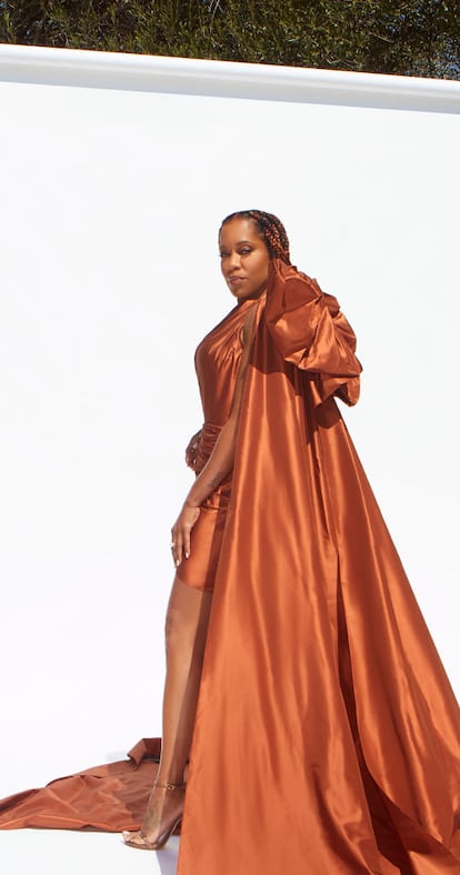 Como el resto de artistas nominadas o premiadas, King posó en la alfombra roja virtual de los galardones que premian la excelencia negra en las artes.