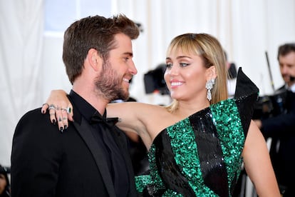 Liam Hemsworth y Miley Cyrus asisten a la Met Gala de 2019, en Nueva York, el 6 de mayo.