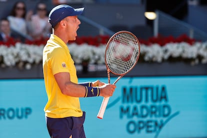 Roberto Bautista celebra su vicotira ante Jaume Munar este miércoles en la Caja Mágica, en Madrid.
