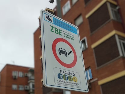 Uno de los carteles que identifican la entrada y salida de la Zona de Bajas Emisiones en Getafe.