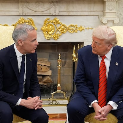 Canada Prime Minister Mark Carney and U.S. President Donald Trump engage in a meeting at the White House in Washington, Tuesday, May 6, 2025. (Adrian Wyld/The Canadian Press via AP)
