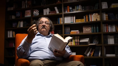 Jorge F. Hernández en una librería de Ciudad de México.