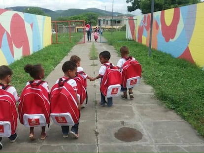 Mochilas distribuídas pela prefeitura de Jequié.