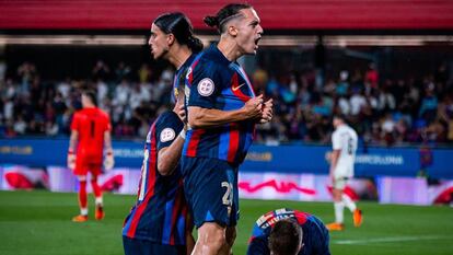 Los jugadores del Barça Atlètic celebran uno de los goles ante el Castillla, en el playoff de ascenso a Segunda.