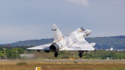Un caza taiwanés despegaba de la base aérea de Hualien, el pasado 10 de diciembre, ante el incremento de actividad militar china.