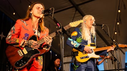 Julien Baker y Torres actuando en el rancho de Willie Nelson, en Spicewood, Texas, el pasado 13 de marzo.
