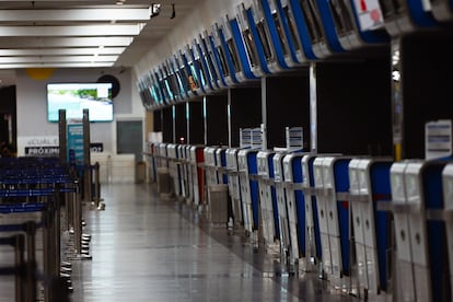 El aeropuerto Jorge Newbery, en Buenos Aires, amaneció vacío durante el segundo paro general.