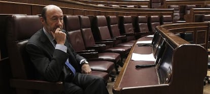 Rubalcaba, en su escaño del Congreso de los Diputados.