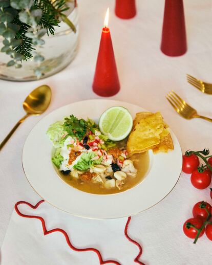 Pozole mexicano blanco para celebraciones