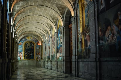 Los frescos de Pellegrino Tibaldi en las galerías del claustro principal del Real Monasterio de San Lorenzo de El Escorial.