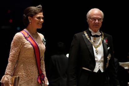 La heredera al trono de Suecia, la princesa Victoria, y su padre, el rey Carlos Gustavo.