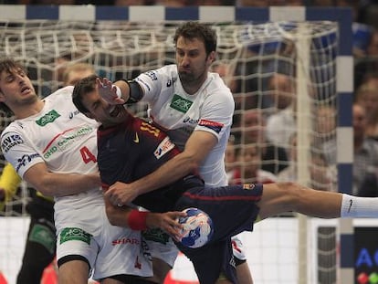 Duvnjak y Vori frenan a Sarmiento.