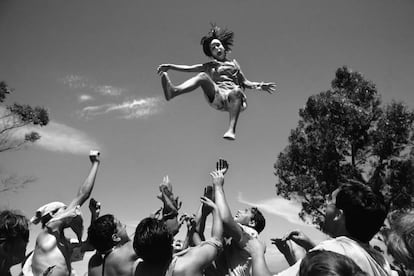 Romería del monte de Santa Tecla, en A Guarda (Pontevedra), en una imagen tomada por la fotógrafa Cristina García Rodero en 1987.