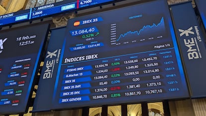 Vista del panel del Ibex 35 en el Palacio de la Bolsa de Madrid.