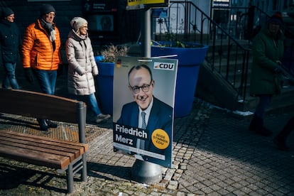 Carteles de Merz, durante la campaña, en su localidad natal, Brilon.