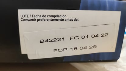 Una de las etiquetas supuestamente manipuladas de los langostinos, en una imagen cedida por Facua.