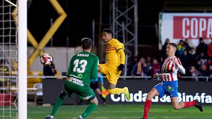 Raphinha marcó el segundo tanto del Barcelona en el campo del Barbastro.