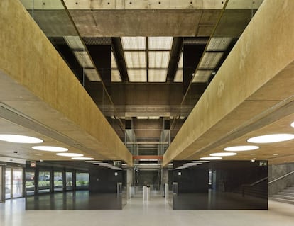 Hall de entrada de Castellana 81, en Madrid, antigua sede del Banco de Bilbao.