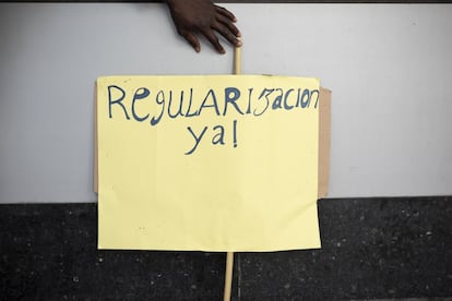 La finalidad principal de estas manifestaciones es poder solicitar reuniones urgentes con las Administraciones implicadas en los procesos de regularización y en la solución de los asentamientos. 