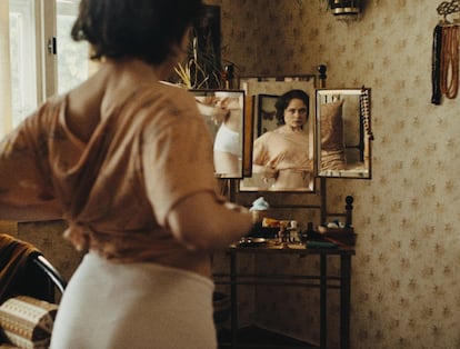 Fotograma de la película 'Sound of falling' (2025)