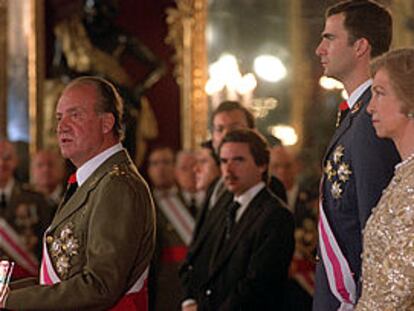 Los Reyes, el príncipe Felipe y José María Aznar, durante la celebración de la Pascua Militar.