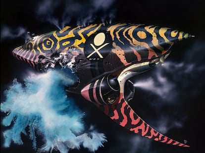 In this picture, a smuggling ship loses its cargo of spices from the planet Arrakis. This was drawn by Chris Foss, the illustrator of the spaceships in Jodorowsky's 'Dune.'