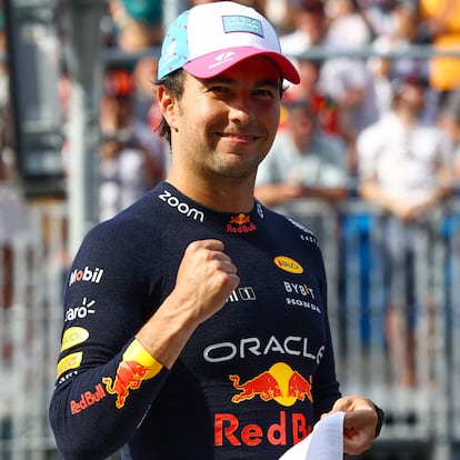 MIAMI, FLORIDA - MAY 06: Pole position qualifier Sergio Perez of Mexico and Oracle Red Bull Racing celebrates in parc ferme during qualifying ahead of the F1 Grand Prix of Miami at Miami International Autodrome on May 06, 2023 in Miami, Florida. Mark Thompson/Getty Images/AFP (Photo by Mark Thompson / GETTY IMAGES NORTH AMERICA / Getty Images via AFP)