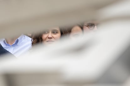 La presidenta de Madrid, Isabel Díaz Ayuso, durante una visita a las instalaciones de Berlimed, el jueves, en Alcalá de Henares.
