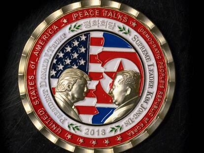 Fotografía de la moneda conmemorativa de la Casa Blanca