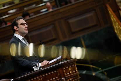 El ministro de Economía, Carlos Cuerpo, en el pleno del Congreso de los Diputados.