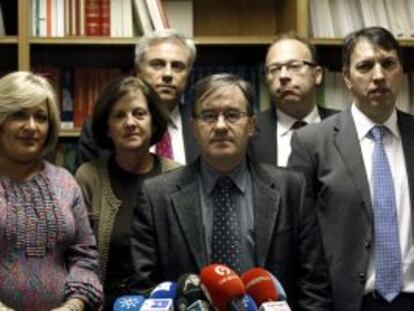 Ángel Dolado (en el centro), rodeado de otros representantes de la judicatura, el 30 de octubre.