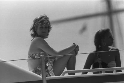 Diana na cobertura de um iate em Palma, na Espanha, em 1987.