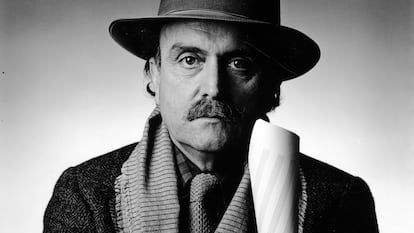 El compositor Alvin Lucier en 1986.