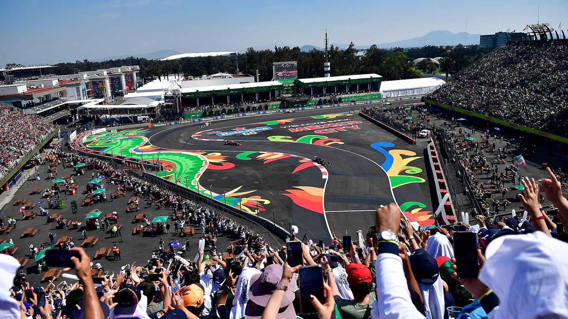 Así de luce el colorido circuito del México GP | Foto: CNN Así de luce el colorido circuito del México GP | Foto: CNN