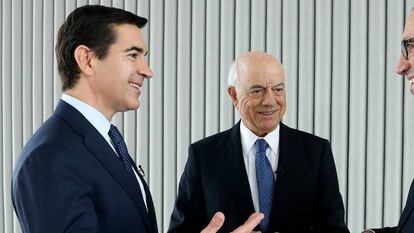 Carlos Torres Vila, Francisco González y Onur Genç en el consejo del BBVA.