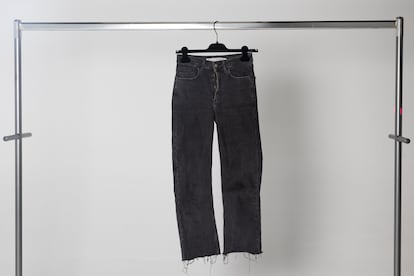 A pair of black jeans made in Turkey were deposited in a City of Madrid secondhand clothing donation box. They emitted their last signal in June near a warehouse in an industrial estate in Pinto, a municipality in the Madrid region.